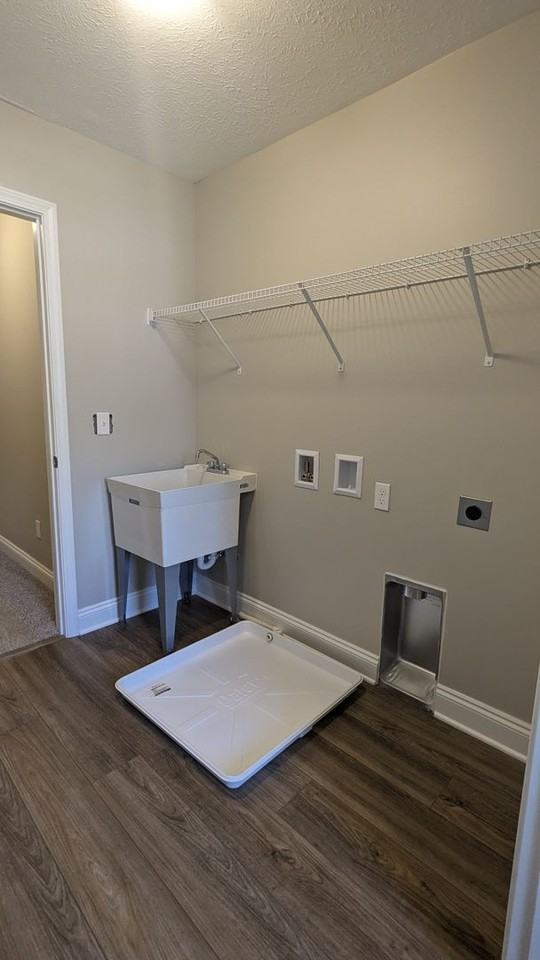 652 Treadway Blvd - Photo 7 of 10