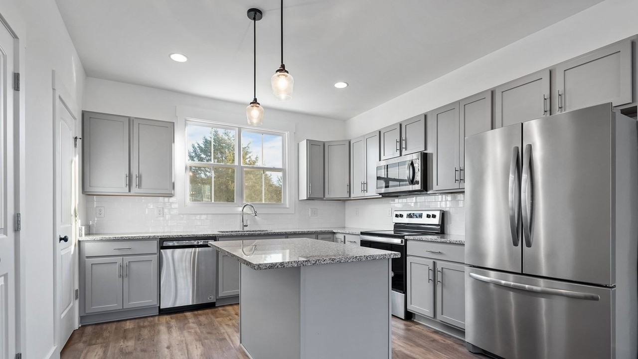 102 Harper Lndg - Photo 2 of 23