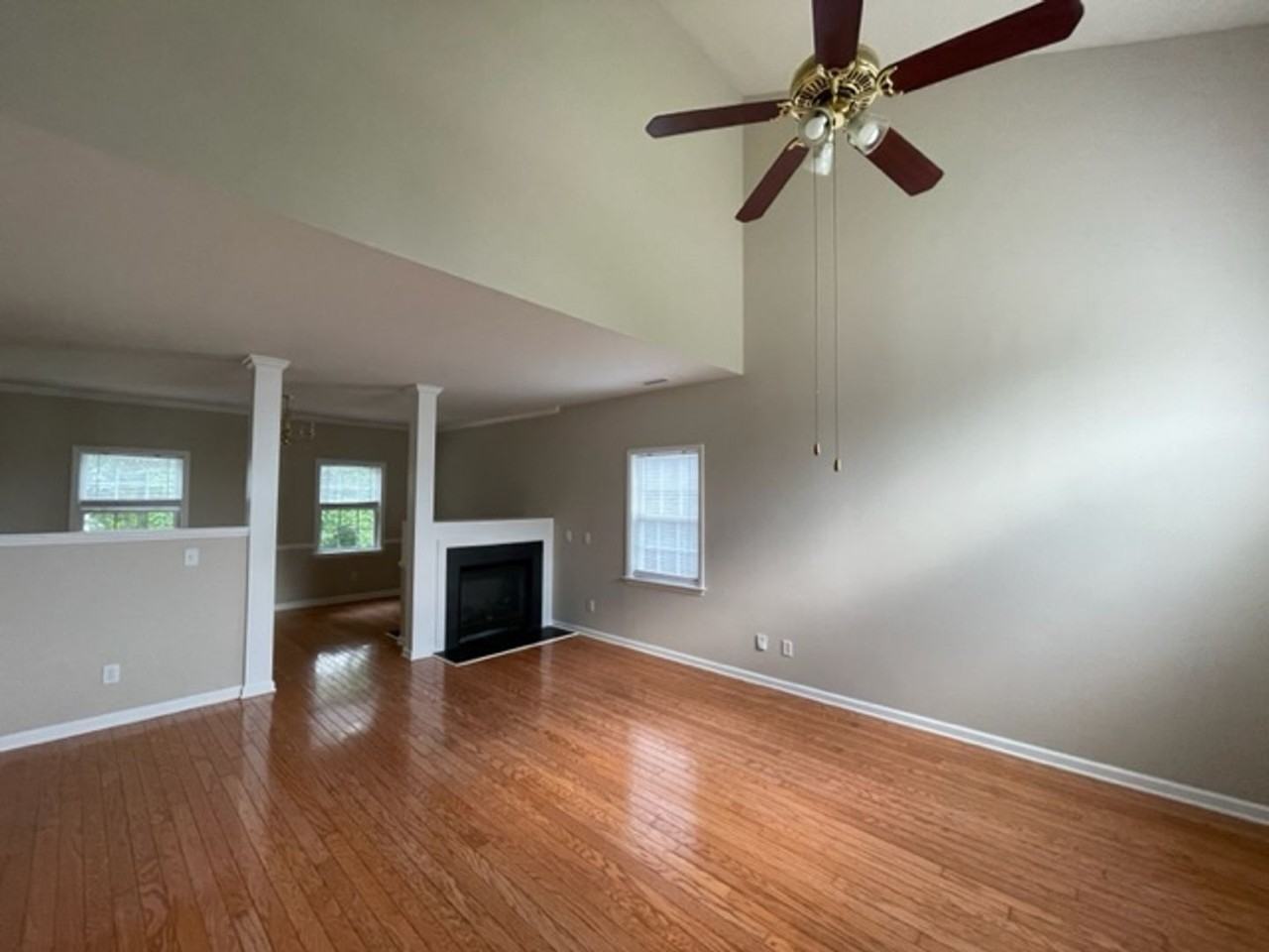 1031 Mosstree Dr - Photo 3 of 22