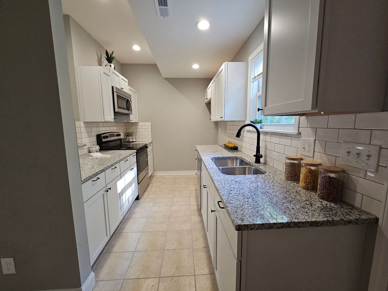 1416 Maple Lane - Photo 7 of 32