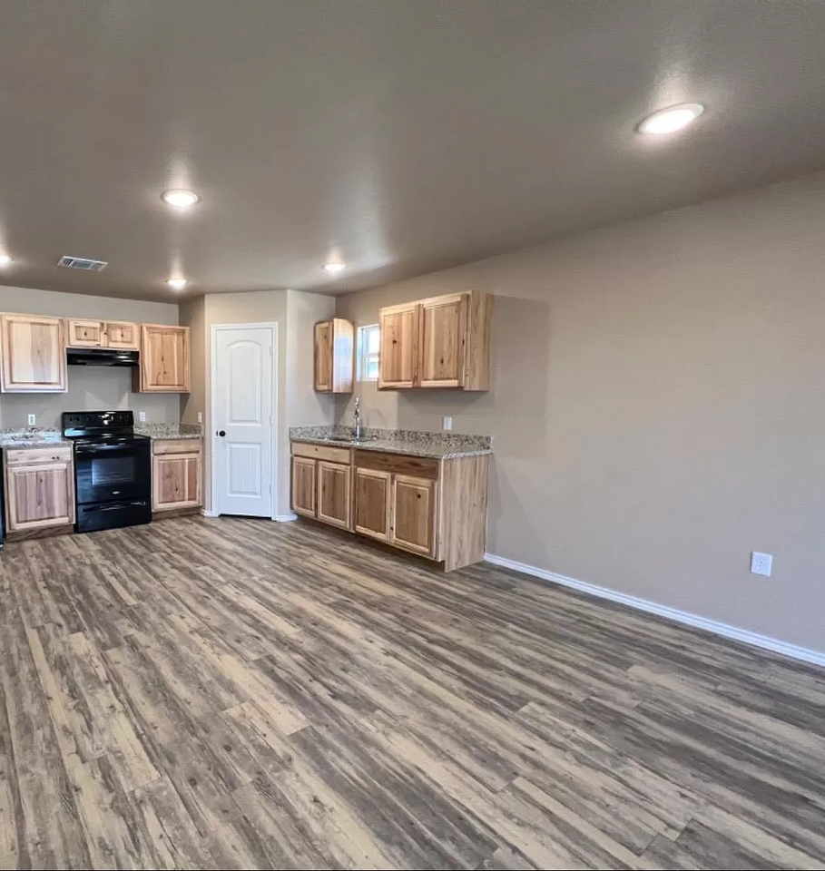 214 Guava Avenue - Photo 3 of 10