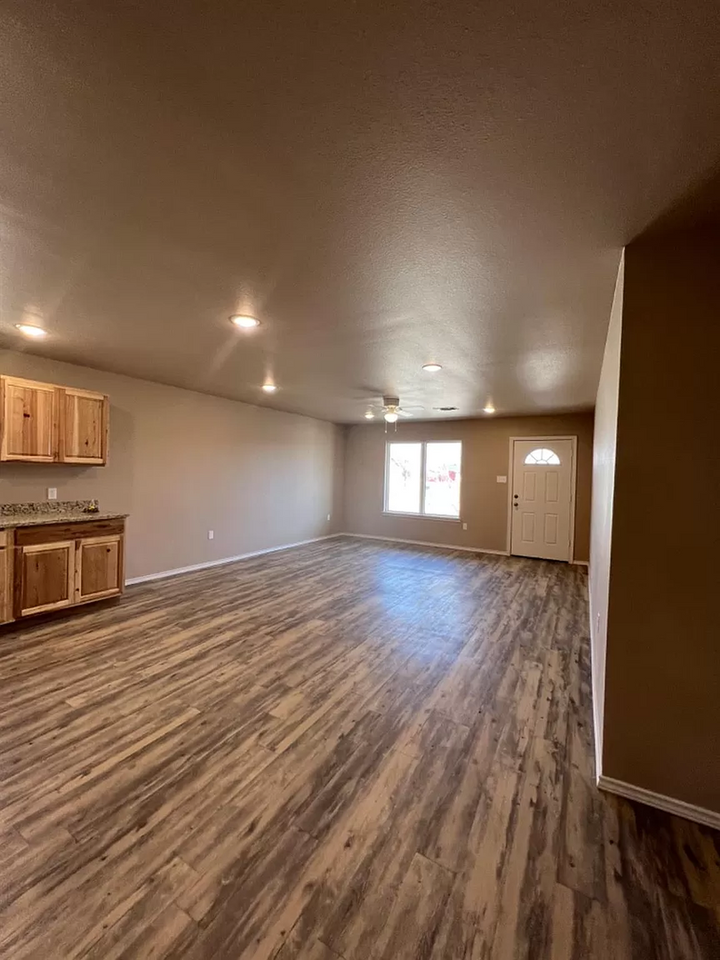 214 Guava Avenue - Photo 4 of 10