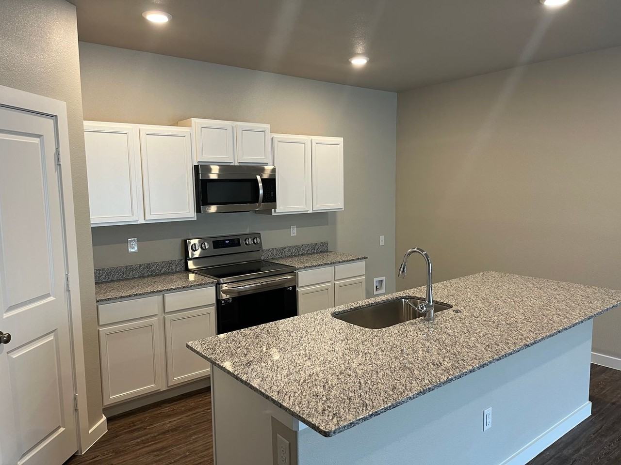 Harvest - 503 E 21st Street - Photo 3 of 11