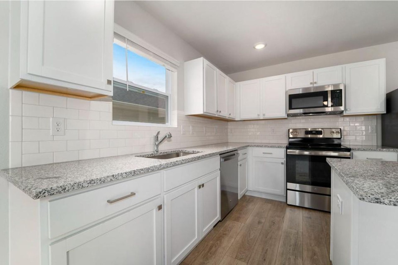 314 S West Ave - Photo 2 of 26