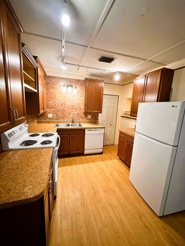 1007 Flamingo Dr - Photo 5 of 13