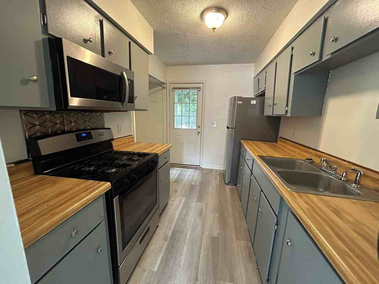 818 Lesa St - Photo 5 of 10