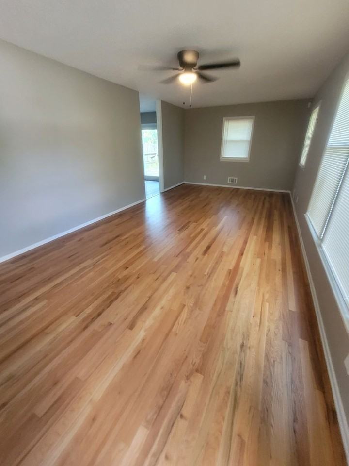 2709 Ne 63rd St - Photo 3 of 31