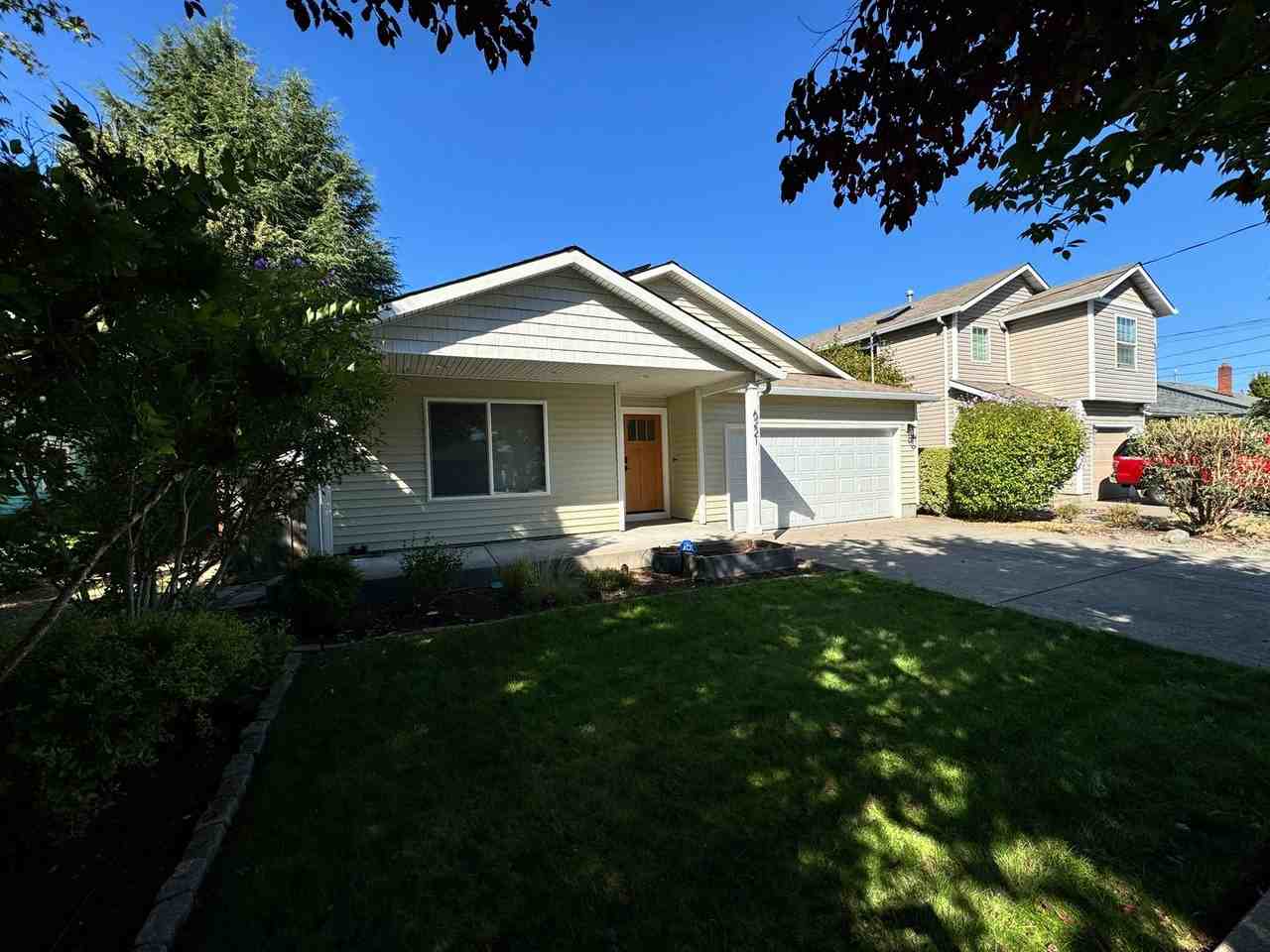 6221 Ne Wasco St - Photo 2 of 41