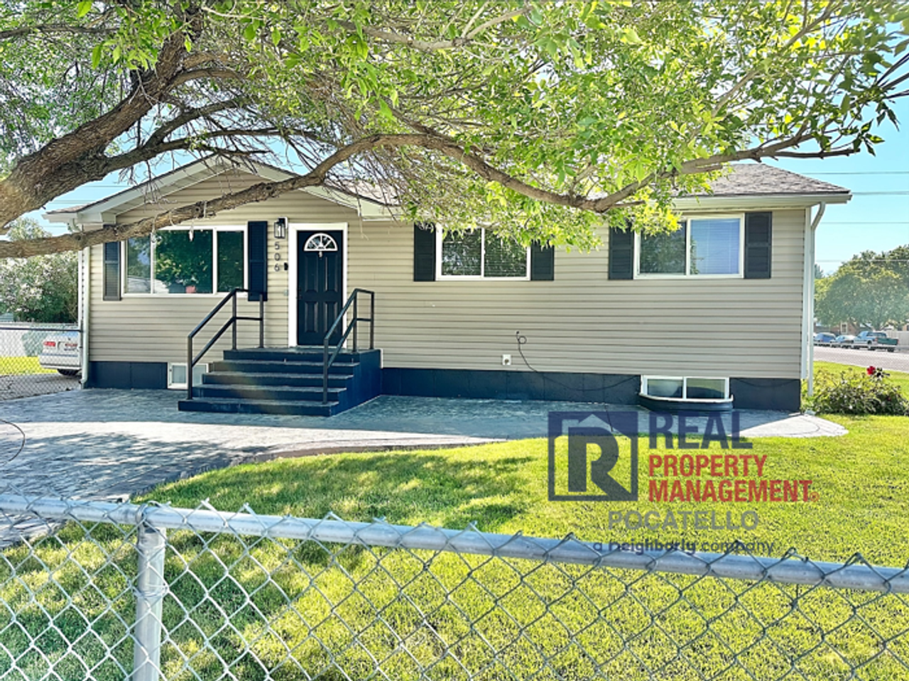 506 Warren Ave - Photo 2 of 25