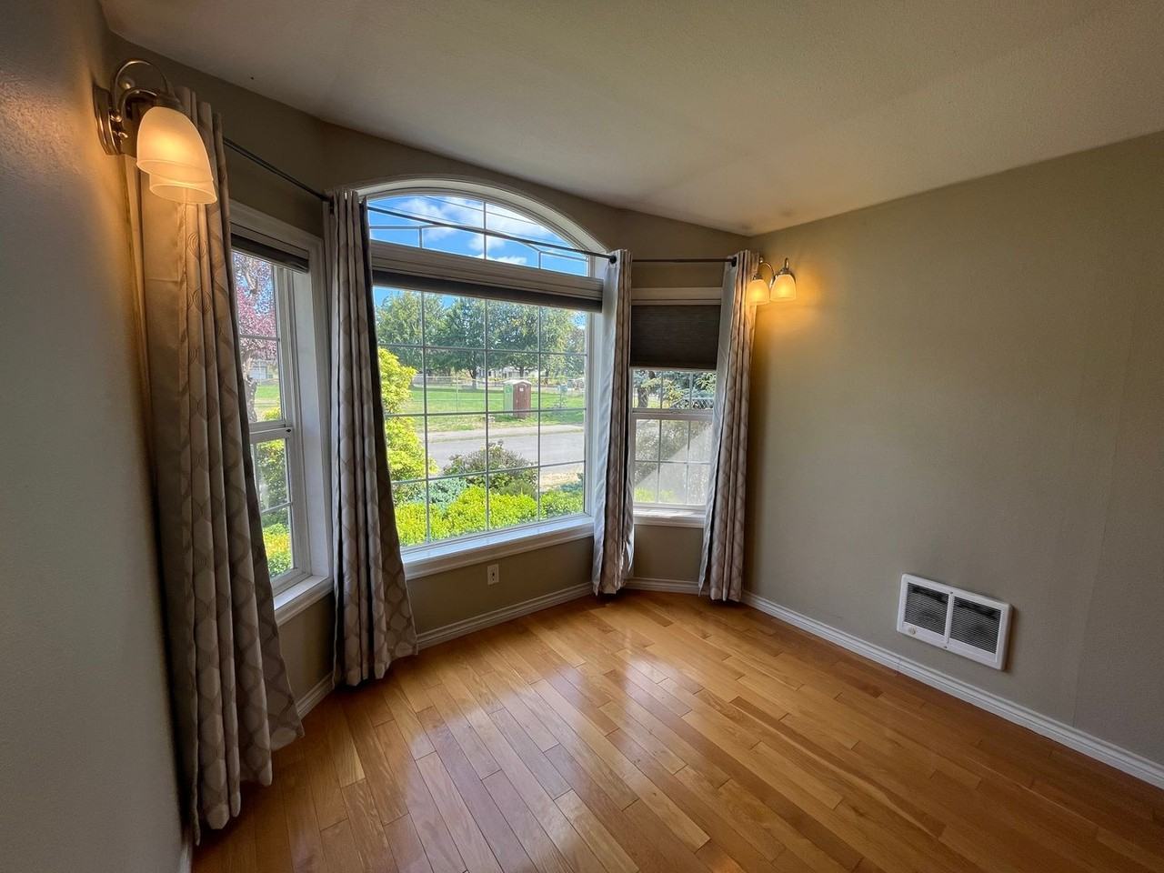 4019 Se 66th Ave - Photo 5 of 47