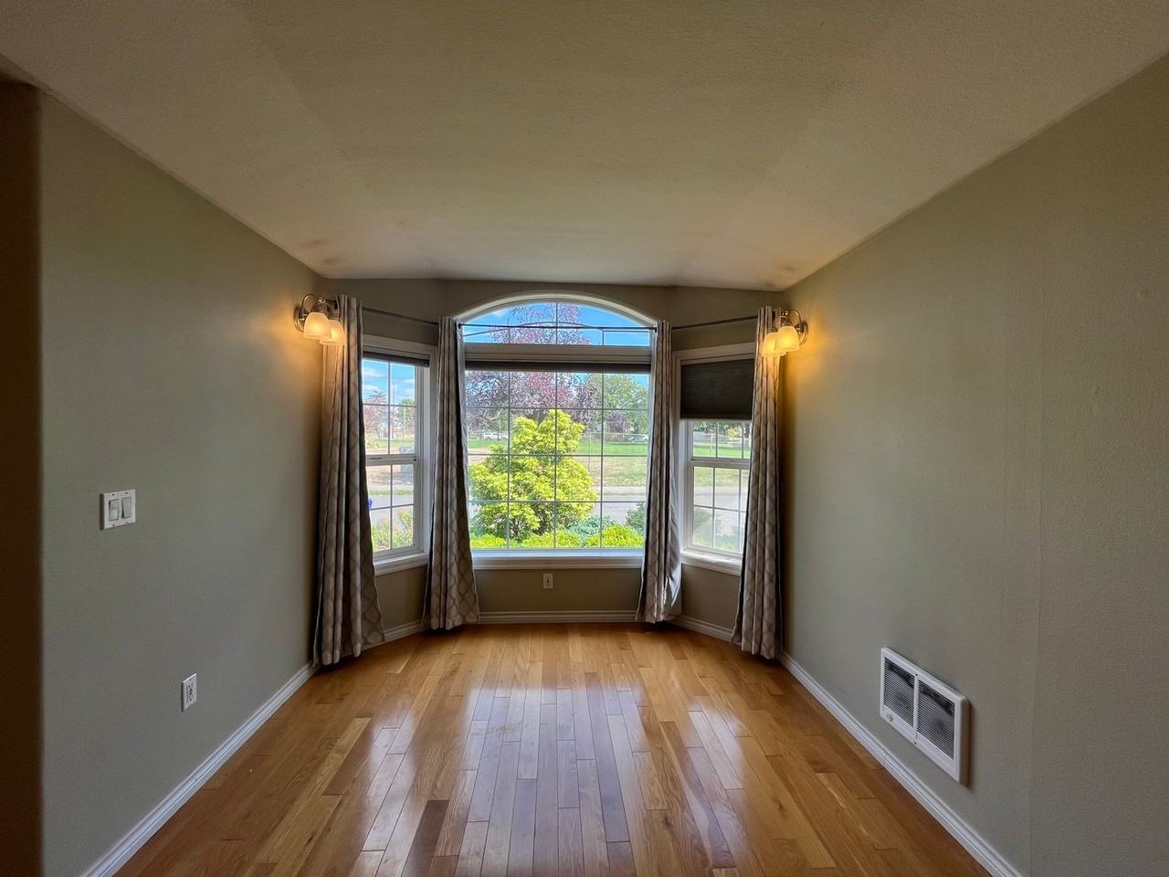 4019 Se 66th Ave - Photo 6 of 47