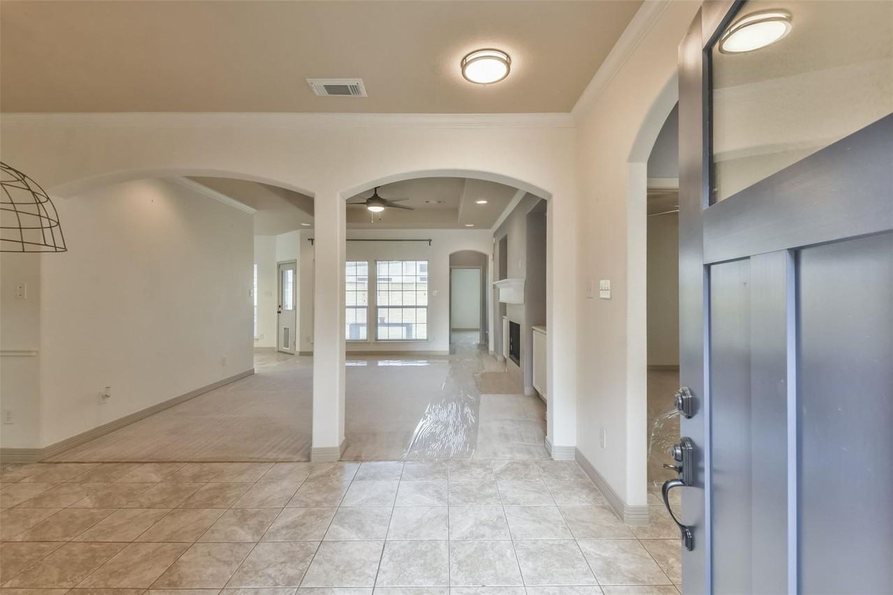 10909 Redbird - Photo 4 of 29