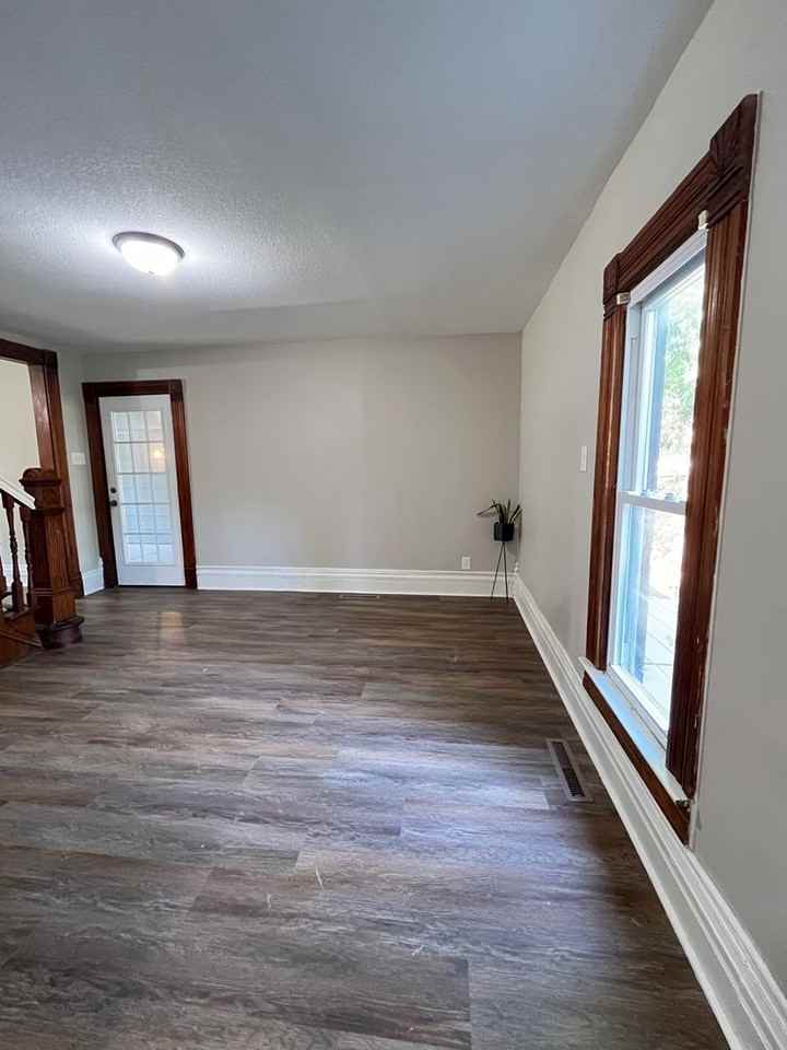 212 Main St - Photo 3 of 16