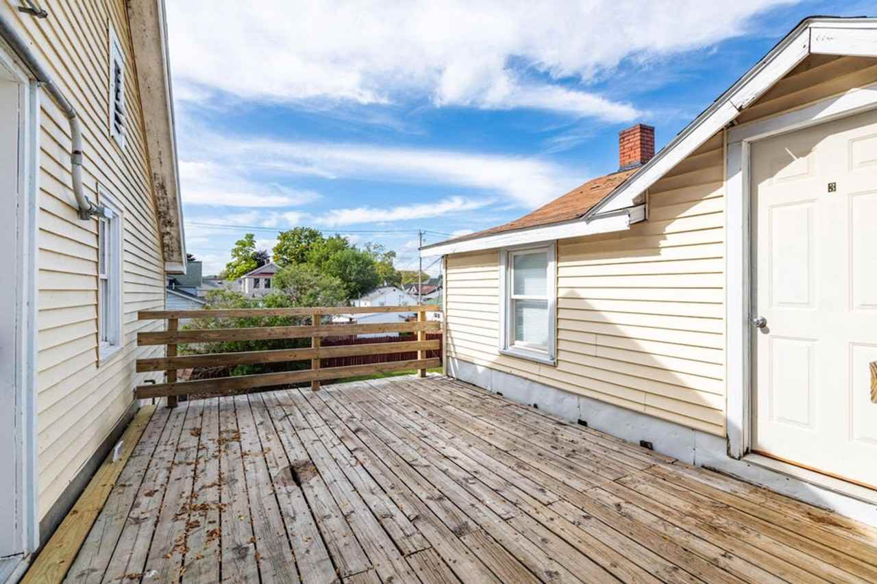 Duplex with shared yard Next to Train - Photo 2 of 29