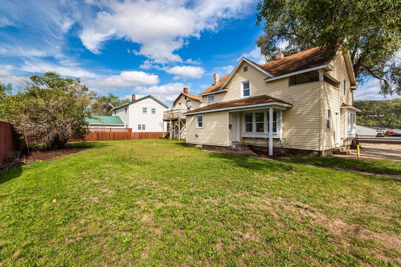 Duplex with shared yard Next to Train - Photo 3 of 29