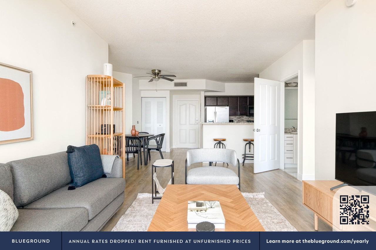 987 Southwest 37th Avenue - Photo 4 of 40