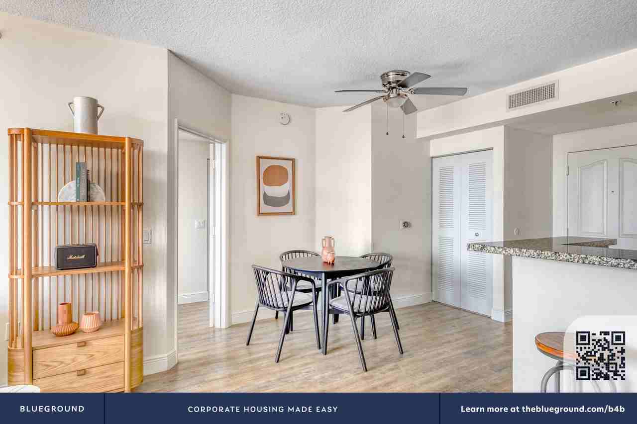 987 Southwest 37th Avenue - Photo 6 of 40