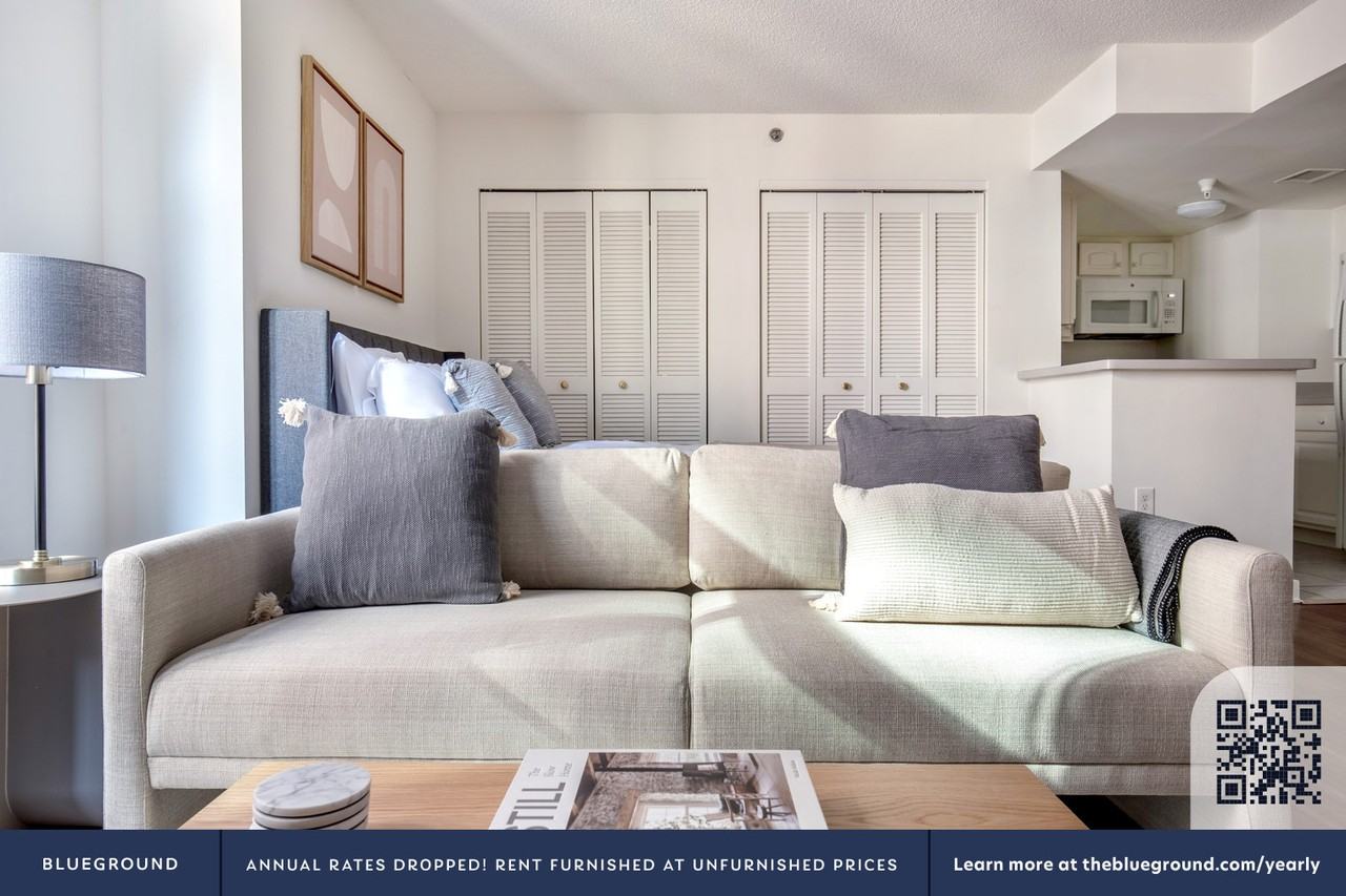 400 8th Street Northwest - Photo 4 of 42