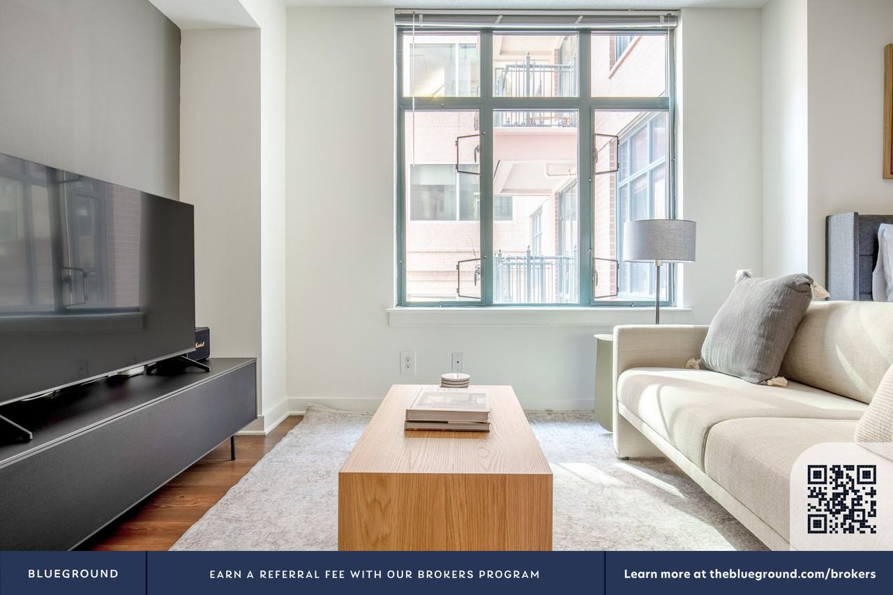 400 8th Street Northwest - Photo 5 of 42