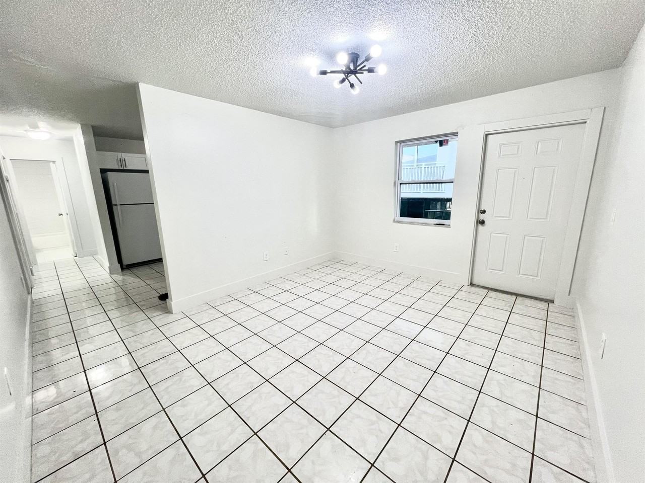 951 Southwest 7th Street - Photo 4 of 17