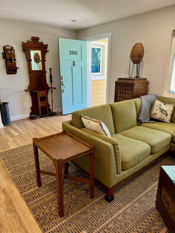 380 Harbor Dr - Photo 3 of 21