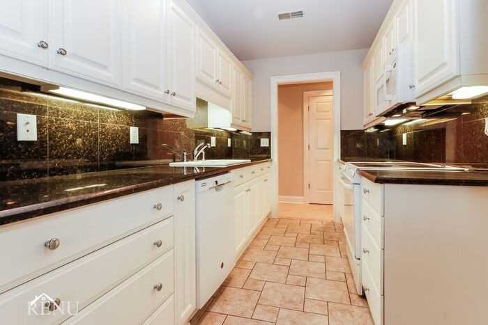 1351 Winterberry Ave - Photo 3 of 18