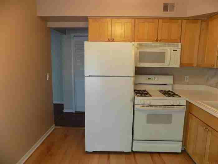 434 Fox Hills Dr N #7 - Photo 3 of 15