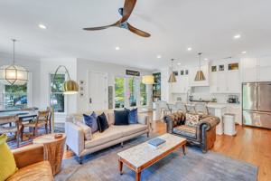 featured image of 322 E Hall St #322