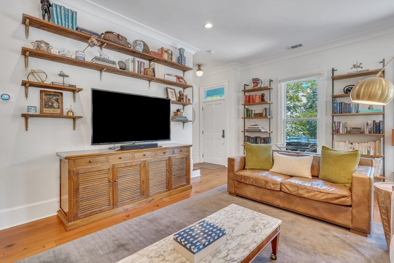 322 E Hall St #322 - Photo 7 of 36