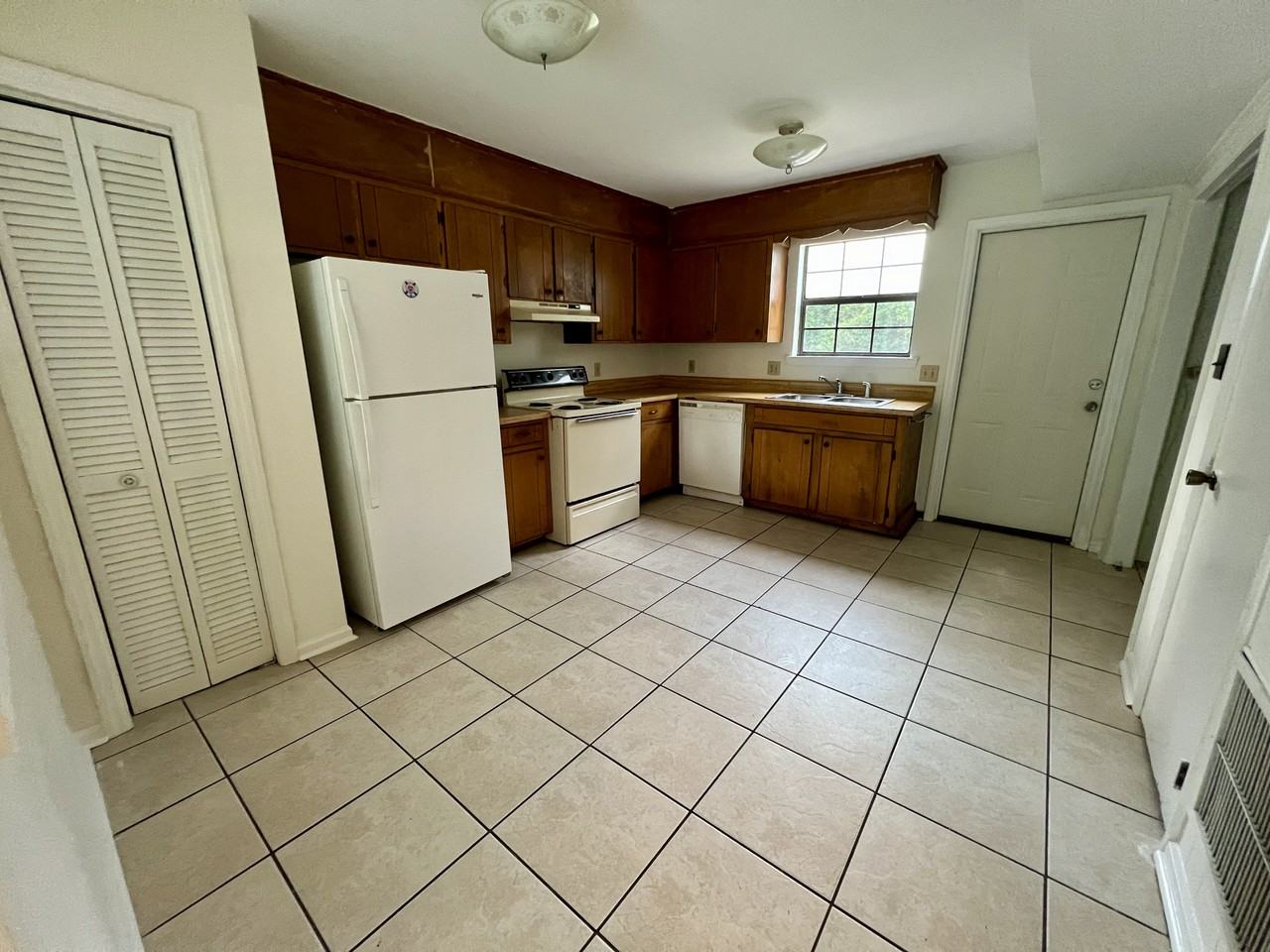 173 Fountain Dr #173 - Photo 3 of 11