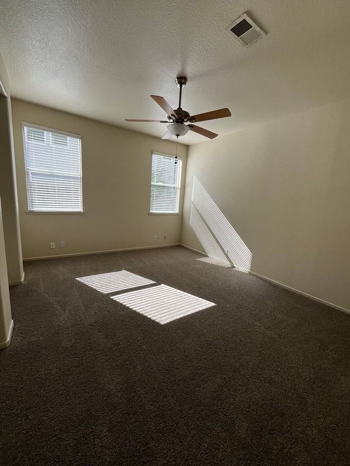 4201 Alegre Way - Photo 6 of 23