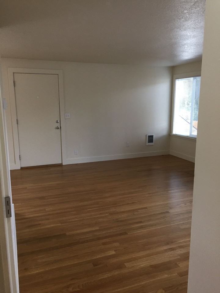 Ainsworth - Photo 4 of 8