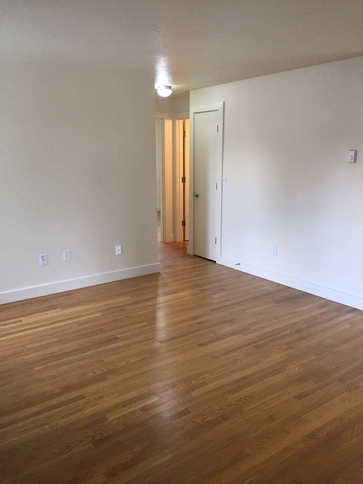 Ainsworth - Photo 6 of 8