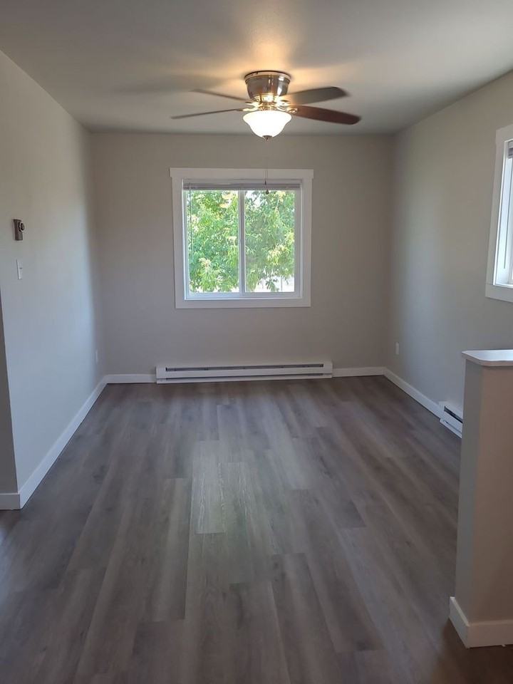 1105 Arlington Dr - Photo 3 of 16