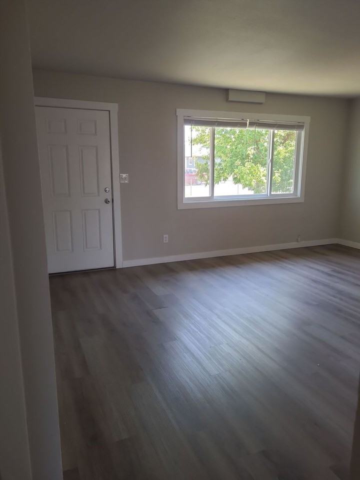 1105 Arlington Dr - Photo 4 of 15