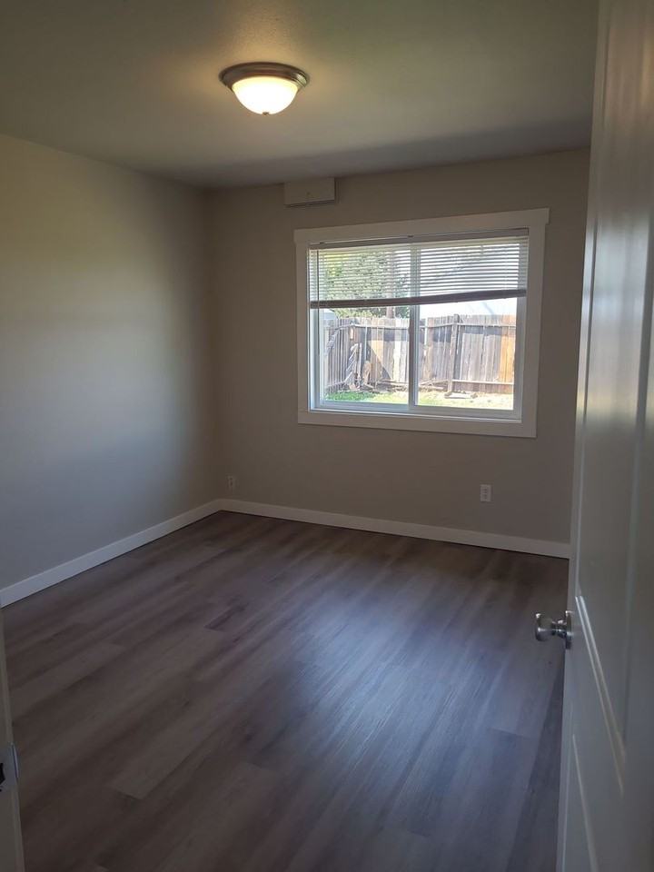 1105 Arlington Dr - Photo 7 of 15