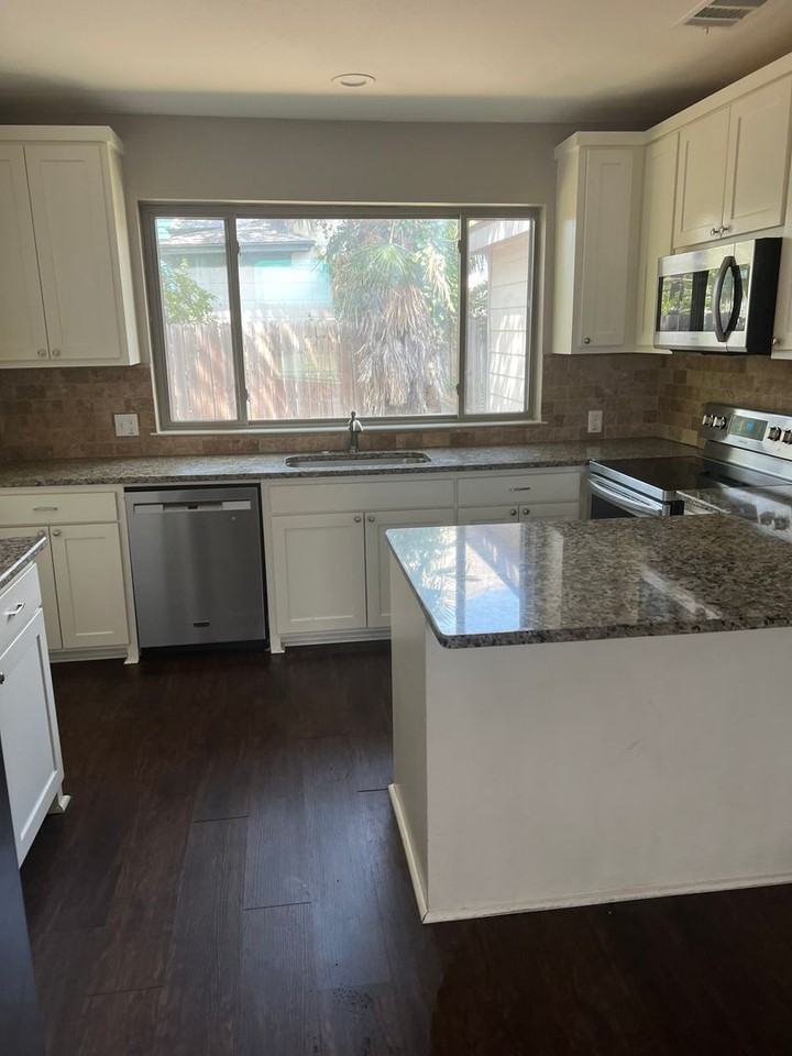 2816 Gordon Ave - Photo 7 of 25