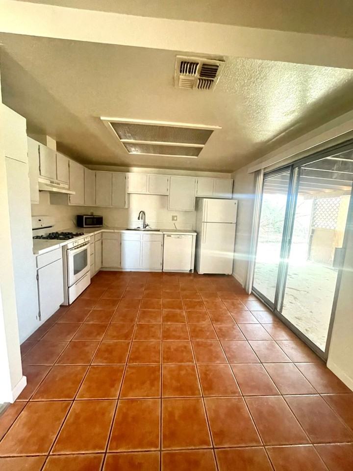 73627 Raymond Way - Photo 5 of 15