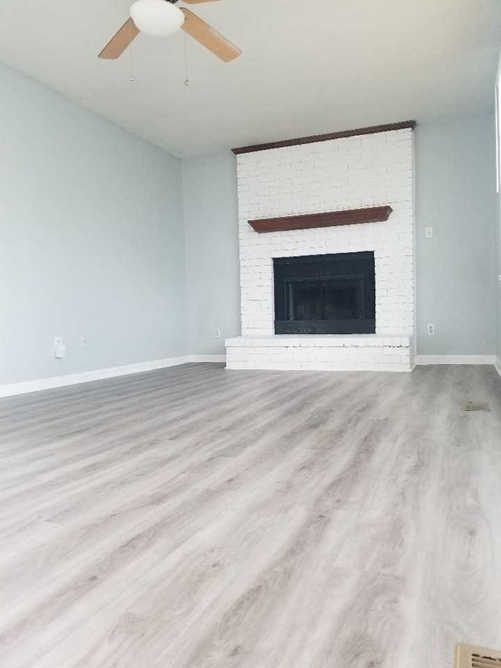 112 Kelly Ct - Photo 2 of 14