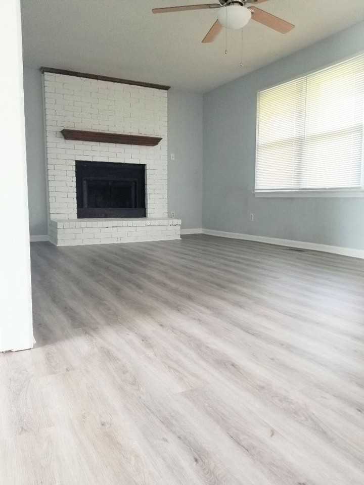 112 Kelly Ct - Photo 3 of 14