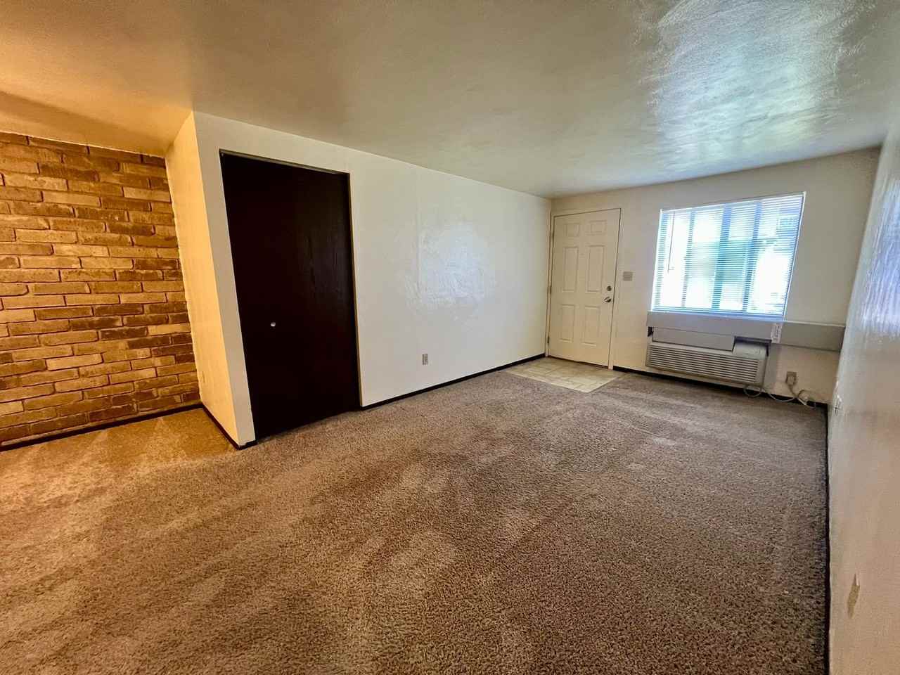 304 Kellywood Mnr - Photo 3 of 9