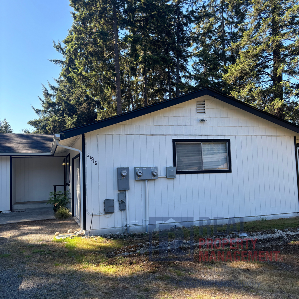 21918 to 21920 88th Ave E - Photo 2 of 12