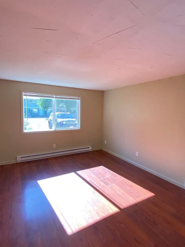 W. Collins Townhouse Apts - Photo 5 of 22