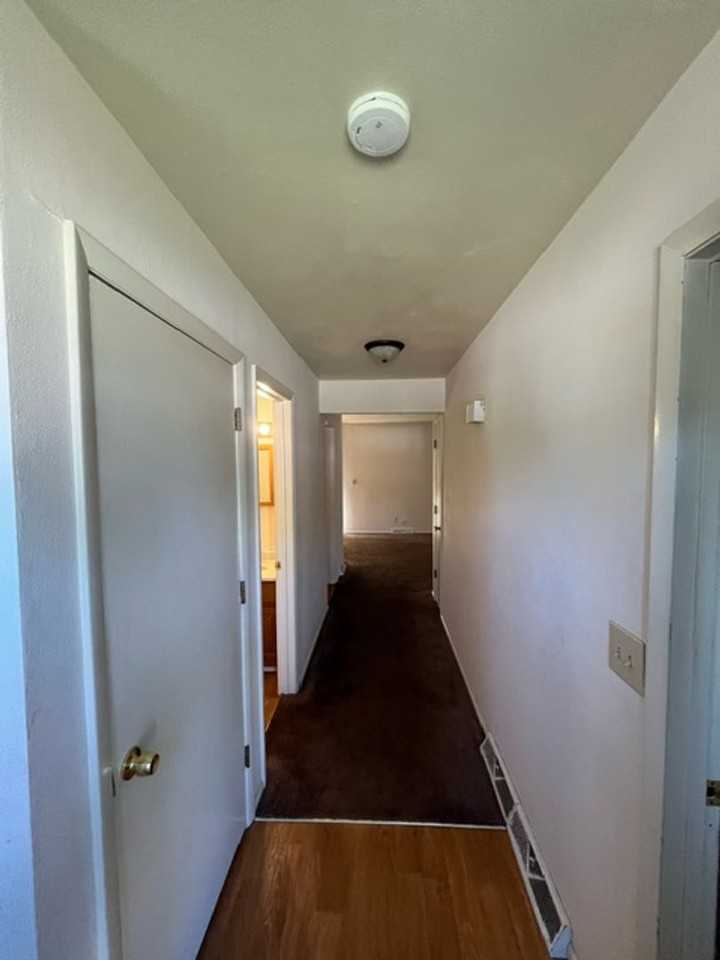 402 - Photo 2 of 20