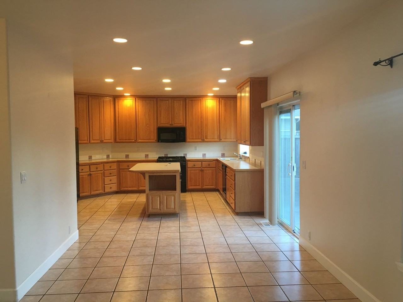 2057 Berwin Ln - Photo 7 of 40