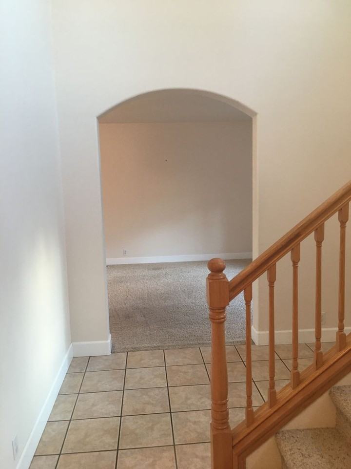 2057 Berwin Ln - Photo 4 of 40