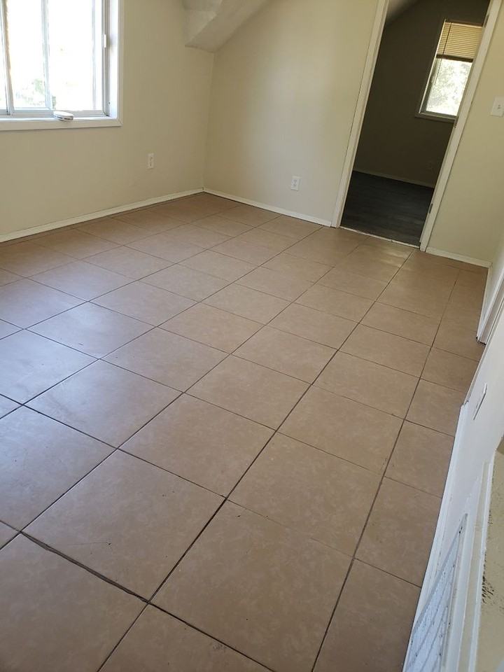 1311N36thStM - Photo 3 of 8