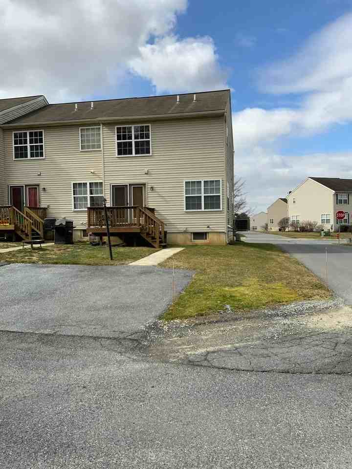 300 Knollwood Rd - Photo 2 of 20