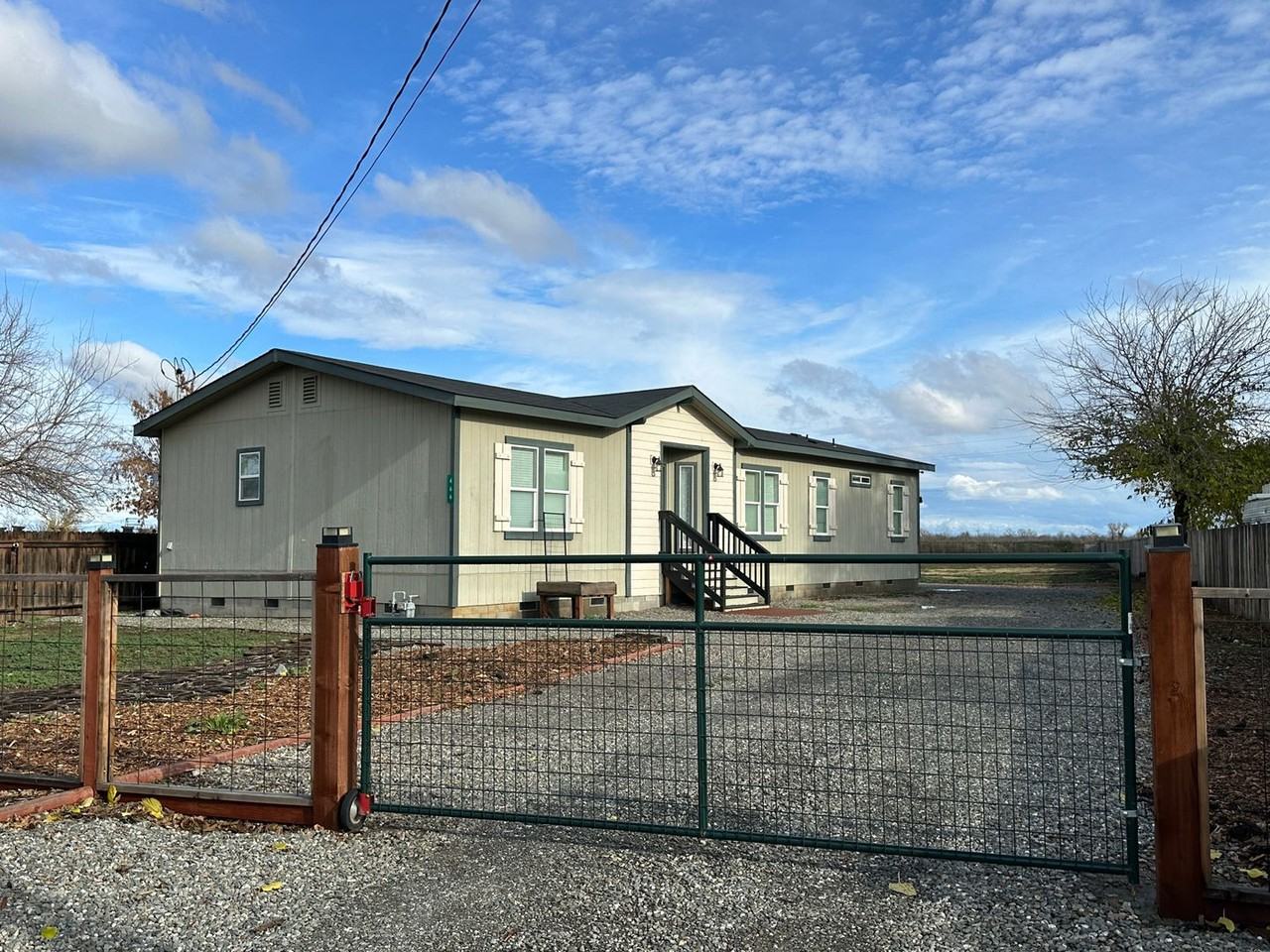 466 1st St - Photo 2 of 28