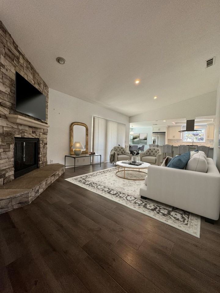 1309 Kinghurst Dr - Photo 2 of 10